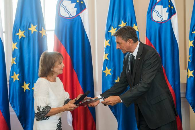 Predsednik Pahor vročil državno odlikovanje medajo za zasluge dr. Borki Džonovi Jerman Blažič